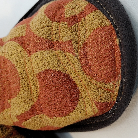 Slippers - Picture 2 of 3